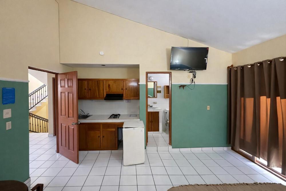 Economy Double Room at Blue Pacific Suites, photo 5