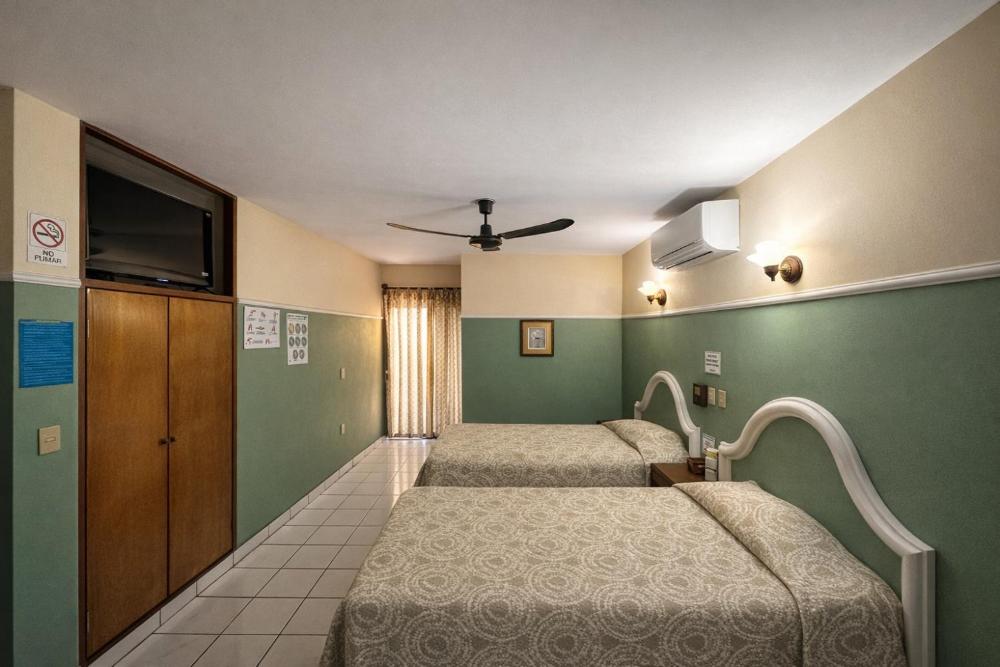 Double Room at Blue Pacific Suites, photo 3